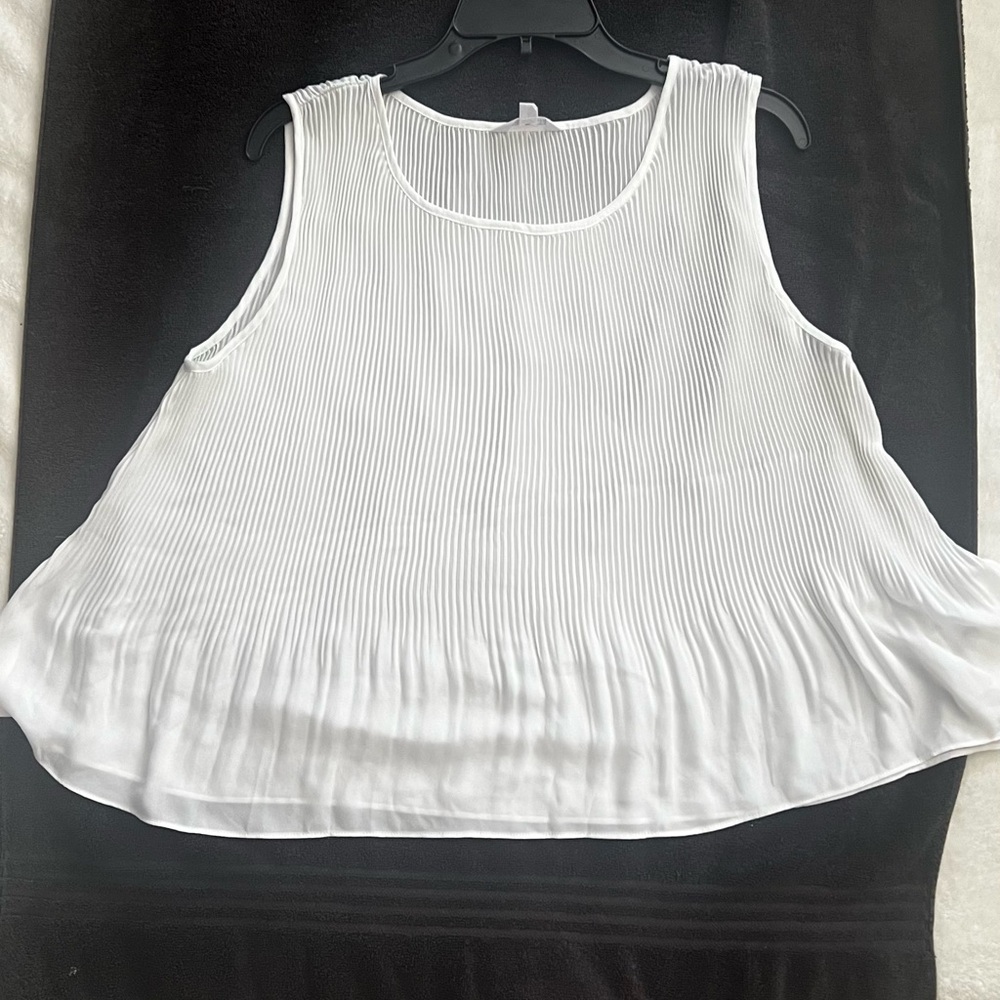 NWOT BB Dakota Sleeveless white Blouse  Size small